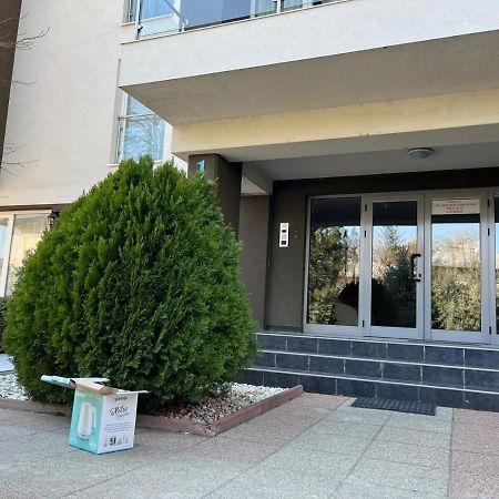Tranzzzit Airport Apartment Otopeni Kültér fotó
