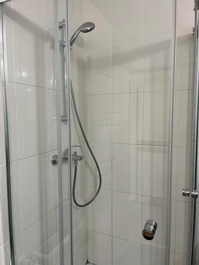 Tranzzzit Airport Apartment Otopeni Kültér fotó